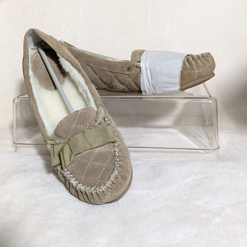 New Isaac Mizrahi Moscow Tan Quilted Suede Fur Moccasin Slipper 7.5 W Warm Comfy